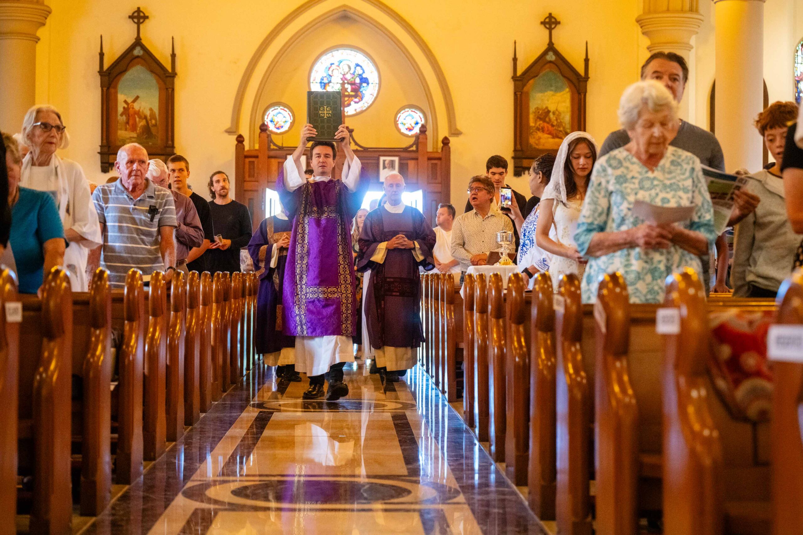 Cathedral Mass Internal Dn Highland